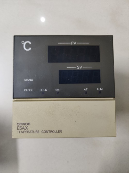 OMRON TEMPERATURE CONTROLLER E5AX-PRRM